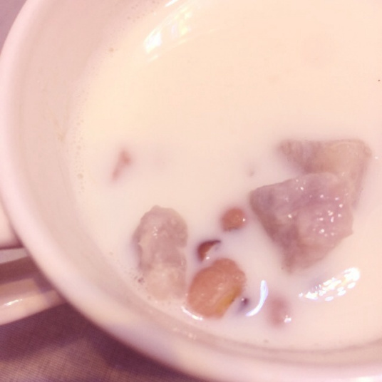 鲜芋薏米红豆奶茶