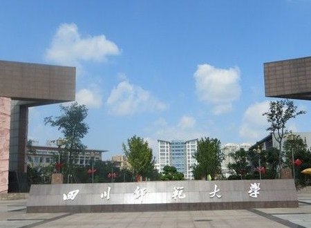 四川师范大学的成龙校区和狮子山校区有什么区别，它们都在成都靠近市区吗？